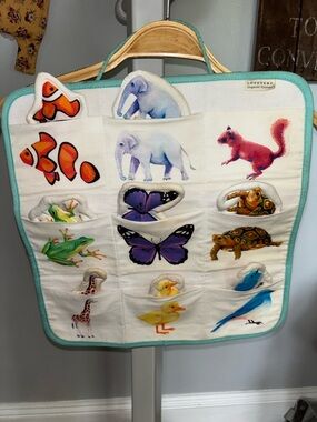 Lovevery. Quitlted critters Fabric Wall Organizer - Multicolor